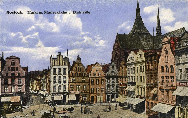 Rostock_Neuer_Markt_Blutstrasse_Marienkirche_Nordseite_1900.jpg